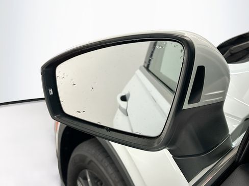 Used 2022 Volkswagen Tiguan SE w/ Panoramic Sunroof Package AWD/4WD image 16