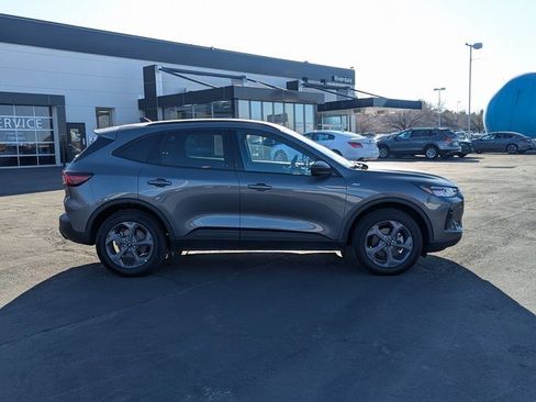 Used 2025 Ford Escape ST-Line image 2