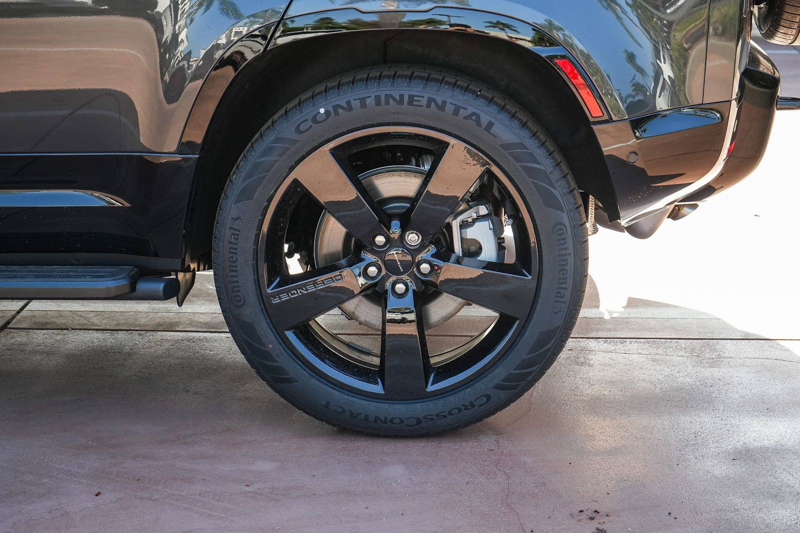 New 2026 Land Rover Defender 110 X-Dynamic SE AWD/4WD image 9
