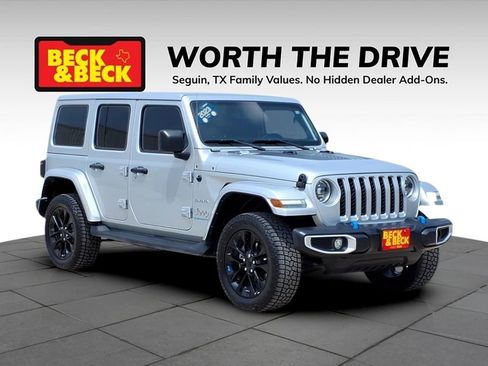 Used 2023 Jeep Wrangler Unlimited Sahara w/ Cold Weather Group AWD/4WD image 3