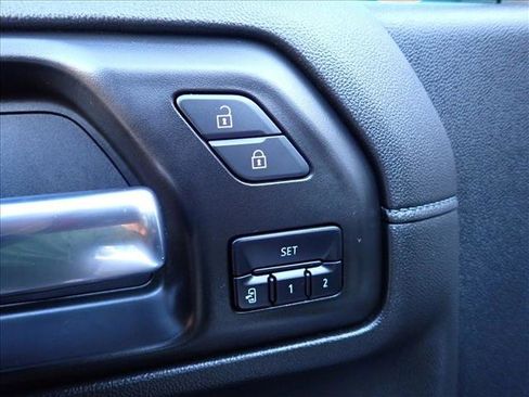 Used 2023 GMC Sierra 2500 Denali w/ Denali Ultimate Package image 17