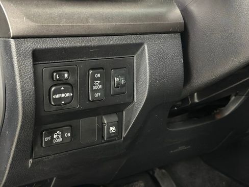 Used 2017 Toyota Tundra SR5 w/ SR5 Upgrade Package image 17