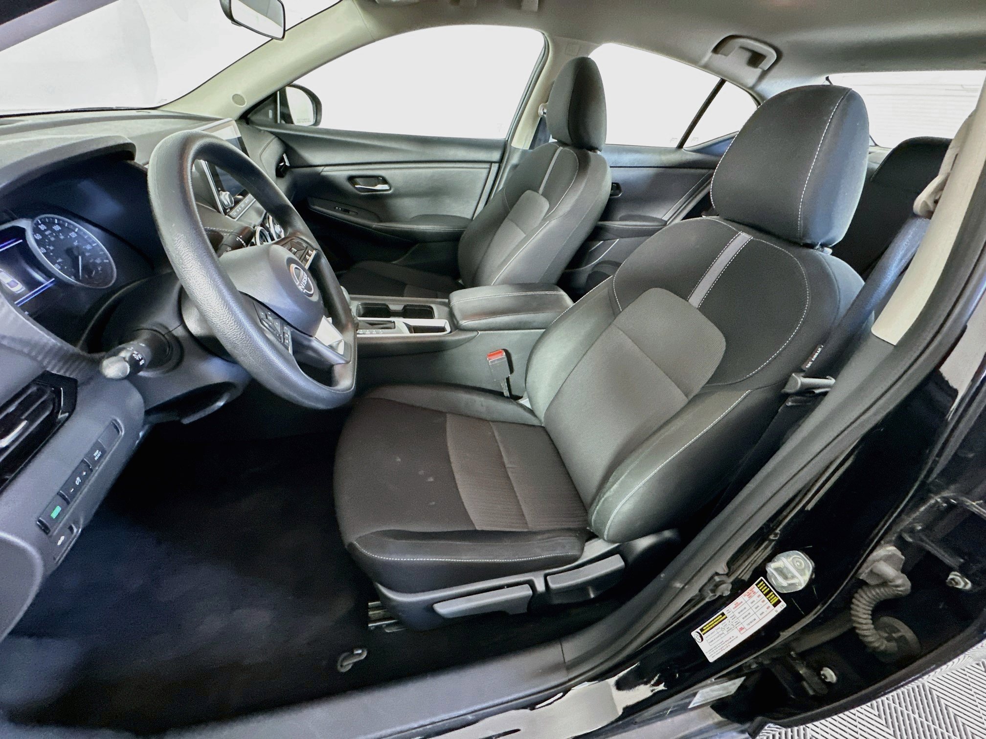 Used 2025 Nissan Sentra SV FWD image 13