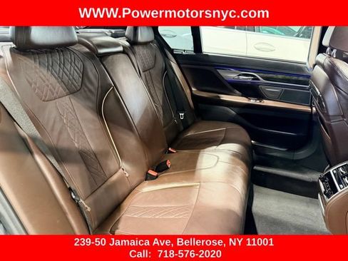 Used 2021 BMW 750i xDrive w/ Executive Package AWD/4WD image 23