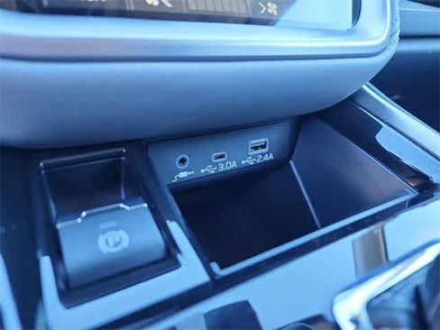 Used 2025 Subaru Outback Premium image 28