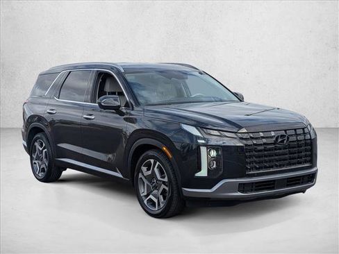 Used 2024 Hyundai Palisade Limited image 3