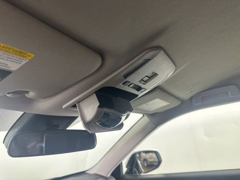 Used 2024 Toyota Highlander LE AWD/4WD image 19