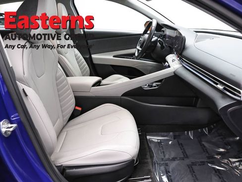 Used 2023 Hyundai Elantra Limited w/ Preferred Accessory Package image 26