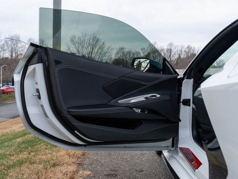 Used 2023 Chevrolet Corvette Stingray w/ Z51 Performance Package image 16