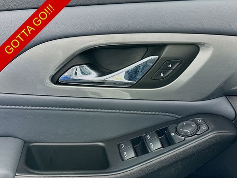 Used 2021 Chevrolet Traverse LT w/ LT Premium Package AWD/4WD image 17