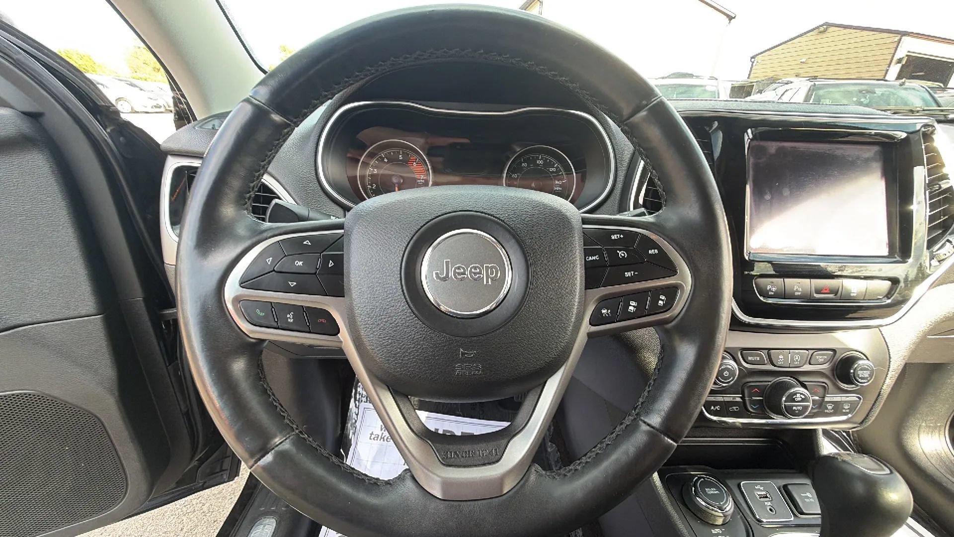 Used 2019 Jeep Cherokee Limited w/ Luxury Group AWD/4WD image 14