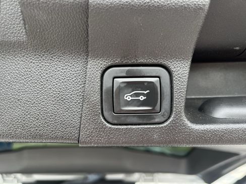 Used 2019 GMC Acadia Denali FWD image 12
