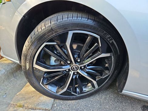 Used 2024 Nissan Altima 2.5 SR FWD image 32
