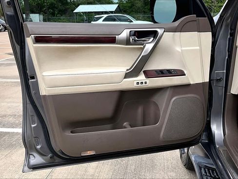 Used 2011 Lexus GX 460 w/ Comfort Plus Pkg image 18