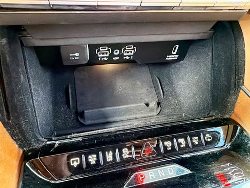 Used 2022 Jeep Grand Wagoneer Series III image 32