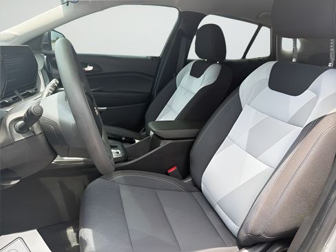 Used 2026 Chevrolet Trax LS w/ LS Convenience Package FWD image 21