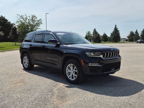 Used 2023 Jeep Grand Cherokee Limited AWD/4WD image 3
