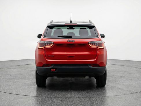 Used 2025 Jeep Compass Trailhawk image 7