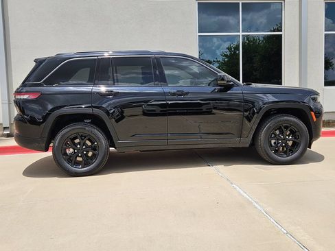 New 2026 Jeep Grand Cherokee Altitude AWD/4WD image 2