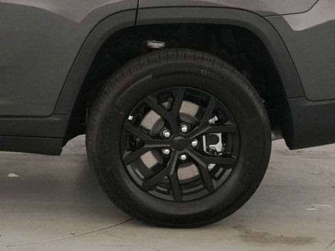New 2025 Jeep Grand Cherokee L Laredo image 37