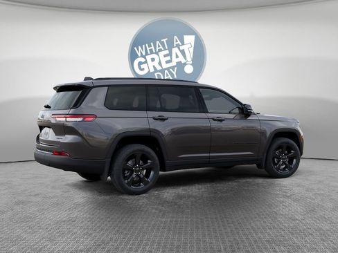 New 2025 Jeep Grand Cherokee L Limited w/ Black Appearance Package AWD/4WD image 5