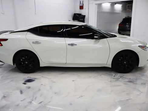 Used 2017 Nissan Maxima SR w/ Midnight Edition FWD image 9