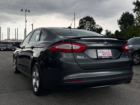 Used 2015 Ford Fusion SE w/ Equipment Group 201A FWD image 2