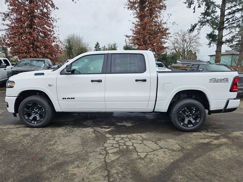 New 2026 RAM 1500 4x4 Crew Cab image 4