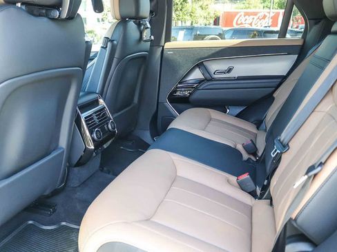 Used 2025 Land Rover Range Rover Sport Dynamic SE AWD/4WD image 14