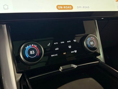 Certified 2023 Land Rover Range Rover SE image 36