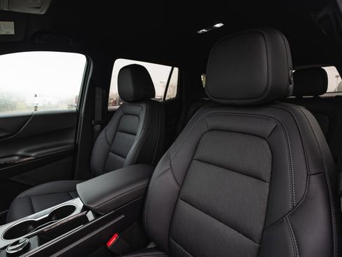 New 2026 Chevrolet Equinox LT w/ Convenience Package II image 23