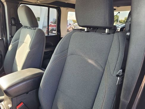 Used 2024 Jeep Wrangler Unlimited image 11