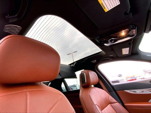 Used 2023 BMW 740i w/ Executive Package image 19