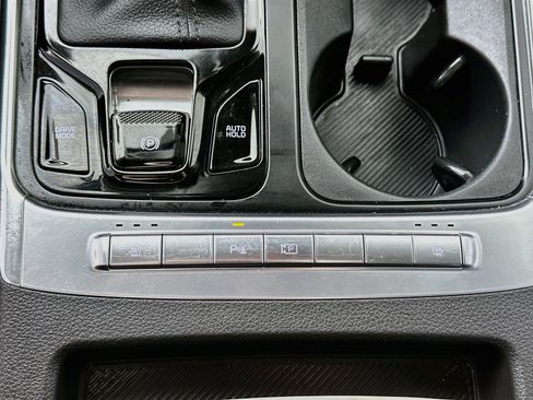 Used 2025 Kia Carnival EX FWD image 20