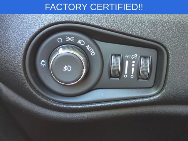 Certified 2017 Jeep Renegade Trailhawk w/ Popular Equipment Group AWD/4WD image 18