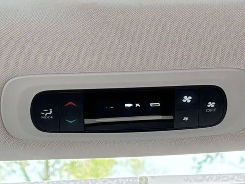 Used 2020 Chrysler Voyager L FWD image 14
