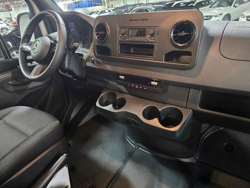 Used 2025 Mercedes-Benz Sprinter 2500 image 10