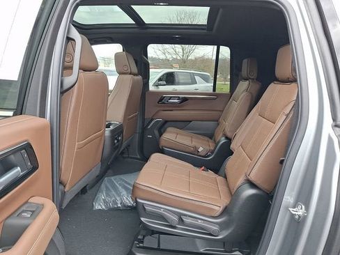 New 2026 Chevrolet Suburban High Country w/ Sun And Tow Package AWD/4WD image 8