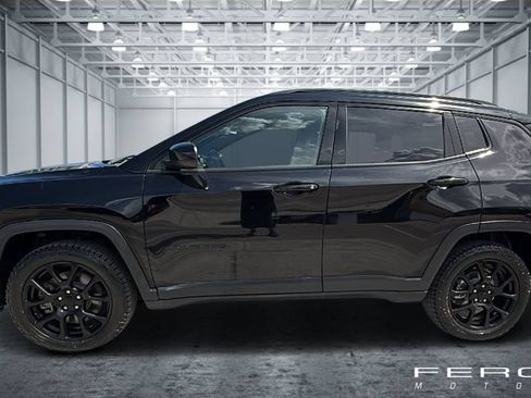 Used 2023 Jeep Compass Latitude AWD/4WD image 2
