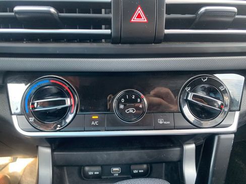 Used 2022 Kia Seltos LX image 12