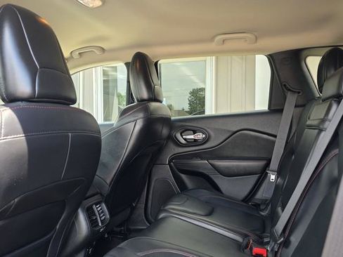 Used 2016 Jeep Cherokee Trailhawk w/ Leather Interior Group AWD/4WD image 20