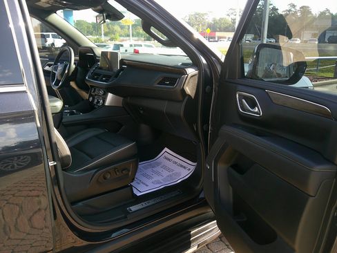 Used 2023 Chevrolet Suburban Premier image 18