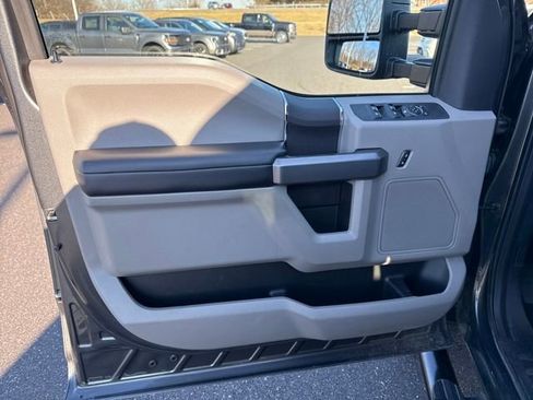 Used 2019 Ford F250 XLT w/ XLT Value Package image 18