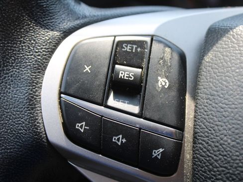Used 2022 Ford Explorer XLT w/ Equipment Group 202A AWD/4WD image 29