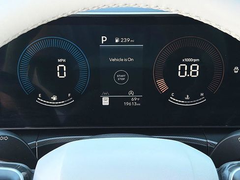 Certified 2025 Hyundai Santa Fe SE FWD image 12