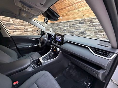 Used 2020 Toyota RAV4 XLE image 13