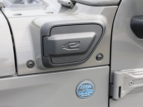 Used 2021 Jeep Wrangler Unlimited Rubicon 4xe w/ Cold Weather Group image 17