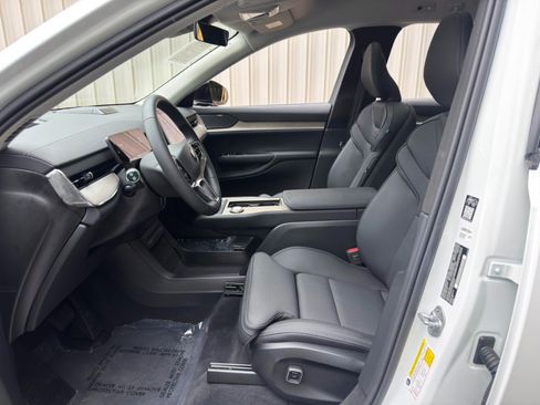 Used 2025 Volvo EX90 Ultra AWD/4WD image 17