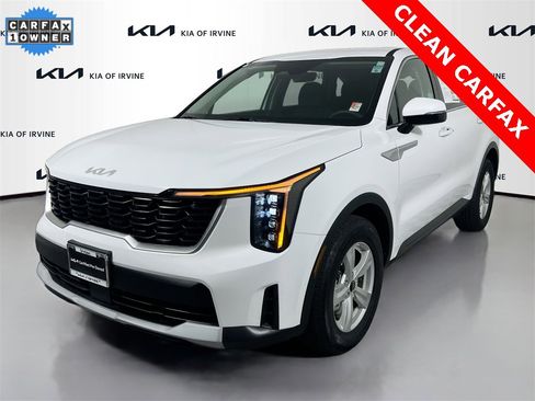 Certified 2024 Kia Sorento LX image 3