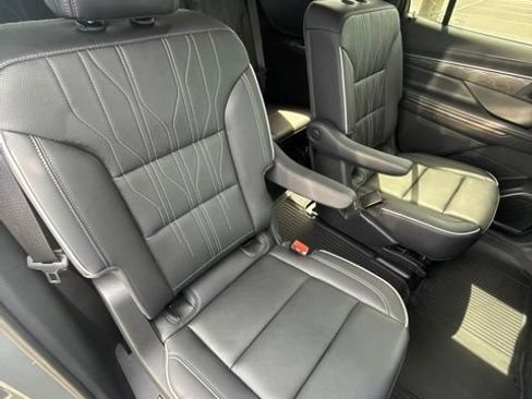 Used 2025 Buick Enclave Avenir w/ Super Cruise Package AWD/4WD image 37